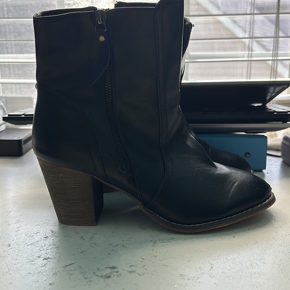 Bucco stacked heel bootie - Picture 4 of 5